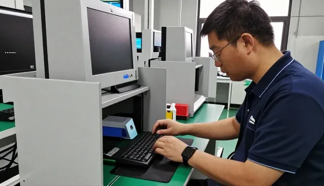 成都造梦魔方科技有限公司服务运维客户，提供重视技术更新支持